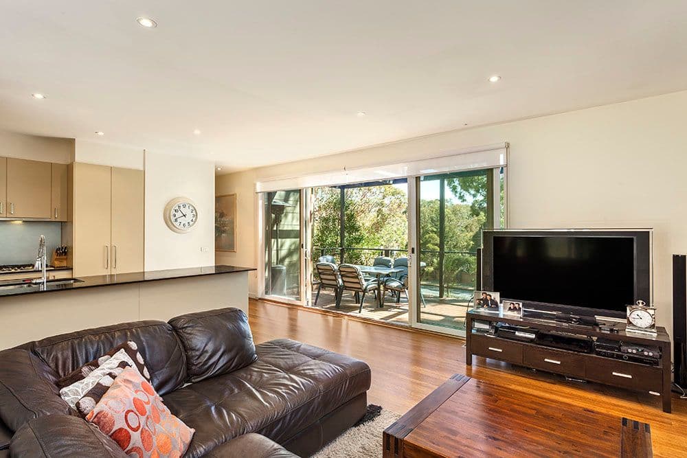 93 Karingal Drive, BRIAR HILL VIC 3088, Briar Hill - Thumbnail 2