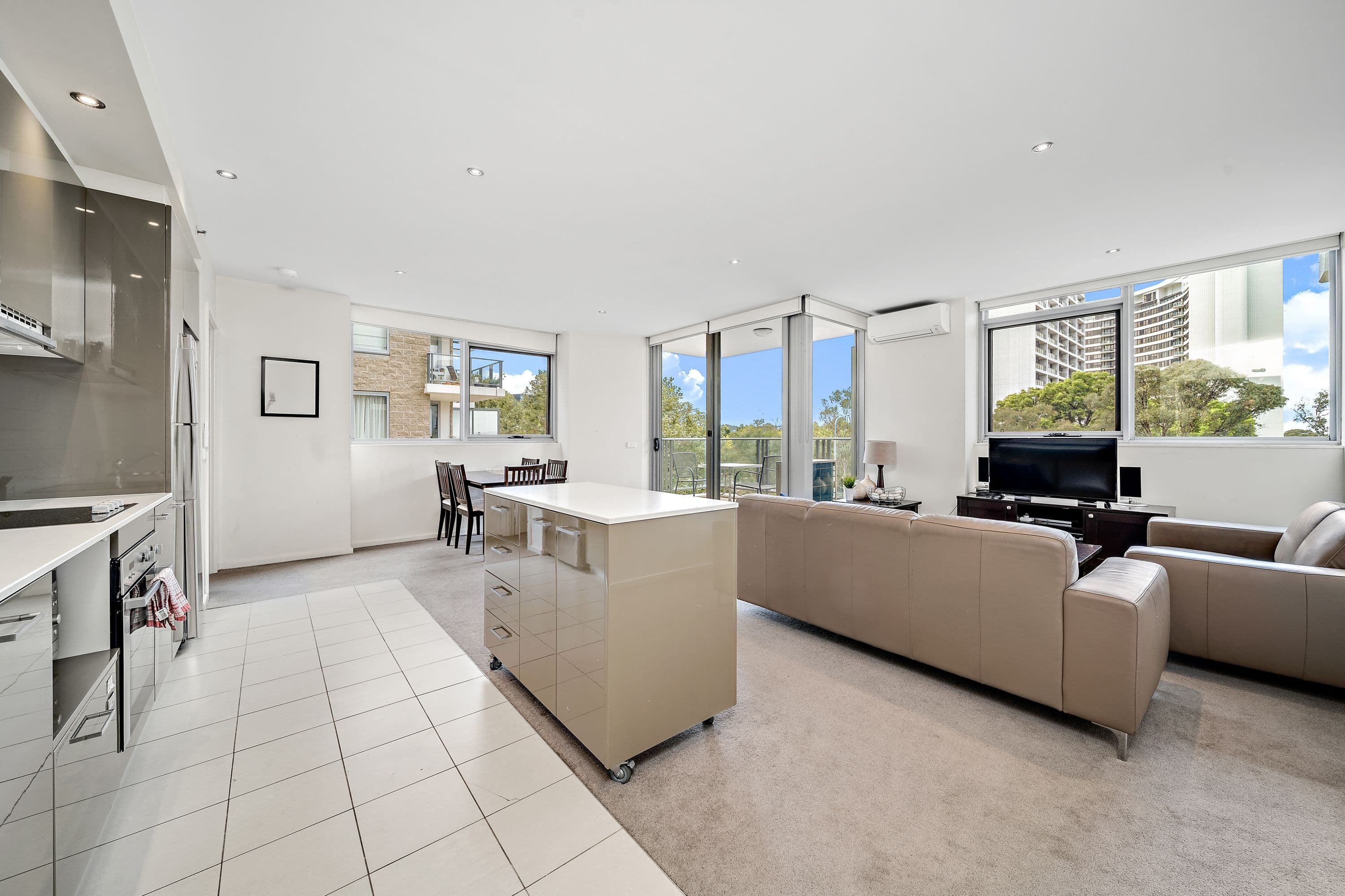 2 Edinburgh Avenue, City ACT 2601, City - Thumbnail 2