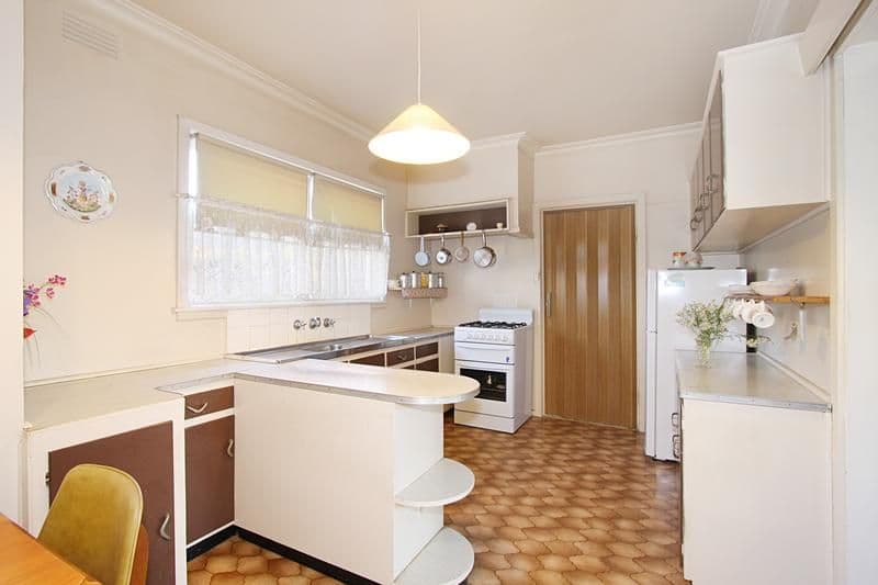 2 Elizabeth Crescent, CARNEGIE VIC 3163, Carnegie - Thumbnail 2