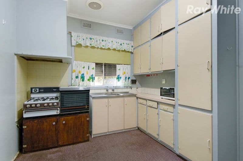 18 Lexton Avenue, Dandenong VIC 3175, Dandenong - Thumbnail 5