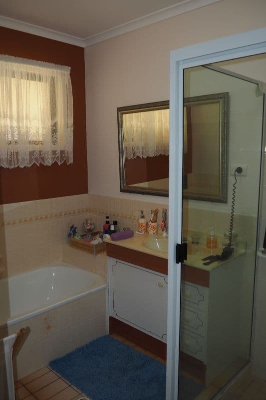 11 Jocelyn Parade, Granville QLD 4650, Granville - Thumbnail 7