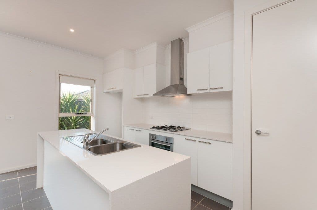 43 Kinglake Crescent, CRAIGIEBURN VIC 3064, Craigieburn - Thumbnail 2
