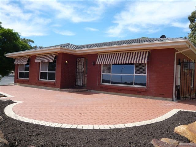 9 Kiekebusch Road, GULFVIEW HEIGHTS SA 5096, Gulfview Heights - Thumbnail 2