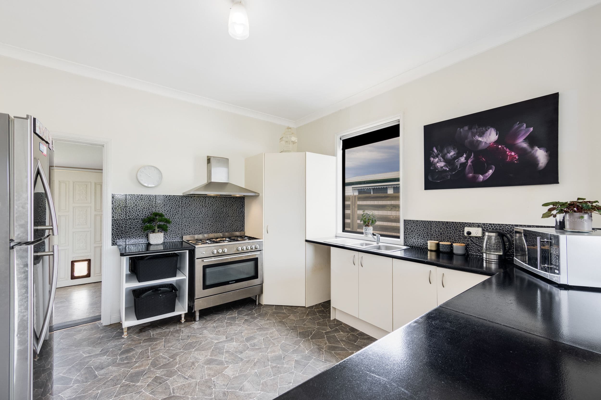 3 Tena Avenue, Horsham VIC 3400, Horsham - Thumbnail 2