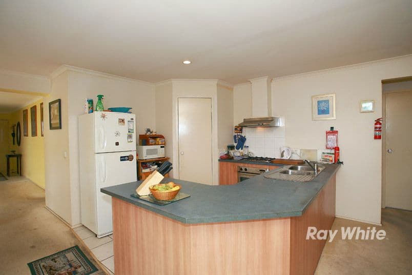 13 Geebung Road, CRANBOURNE VIC 3977, Cranbourne West - Thumbnail 2