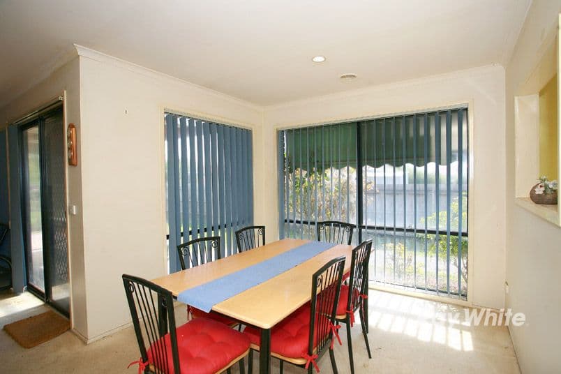 13 Geebung Road, CRANBOURNE VIC 3977, Cranbourne West - Thumbnail 3