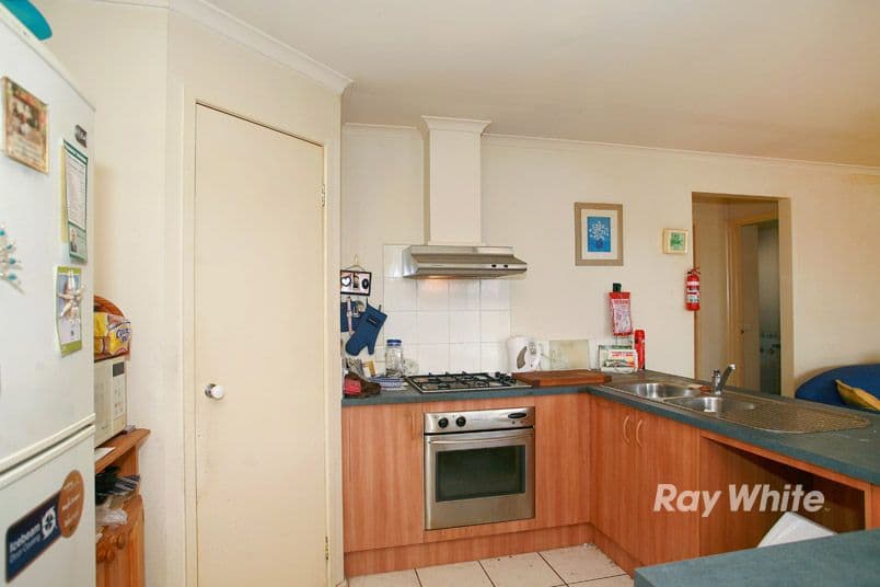 13 Geebung Road, CRANBOURNE VIC 3977, Cranbourne West - Thumbnail 4