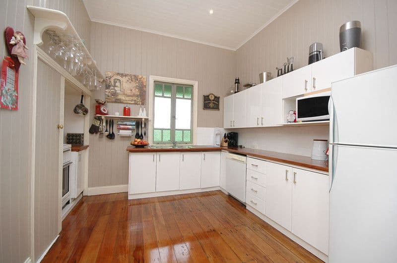 49 Oxley Drive, HOLLAND PARK QLD 4121, Holland Park - Thumbnail 5