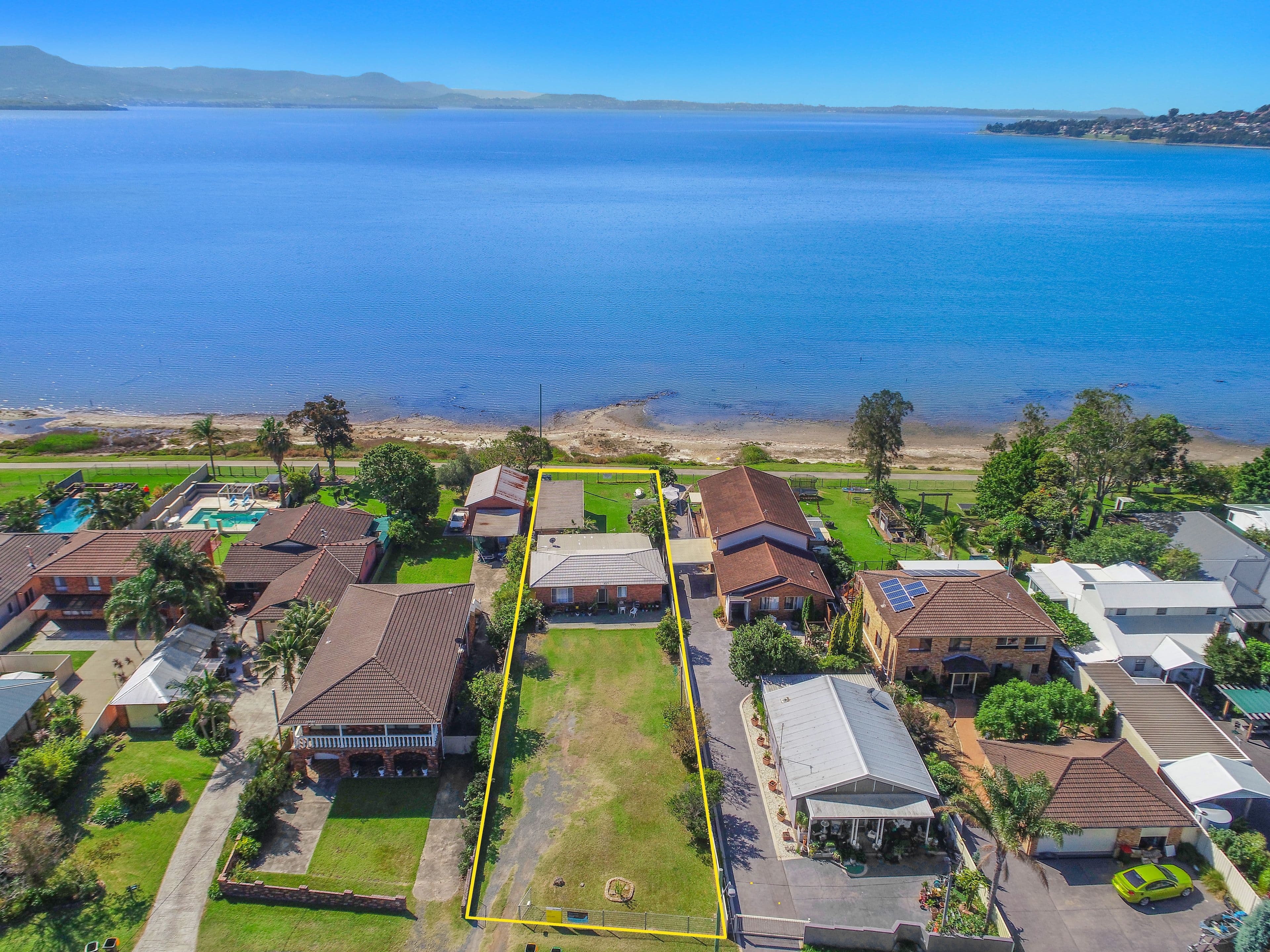 113 The Boulevarde, Oak Flats - Image 1
