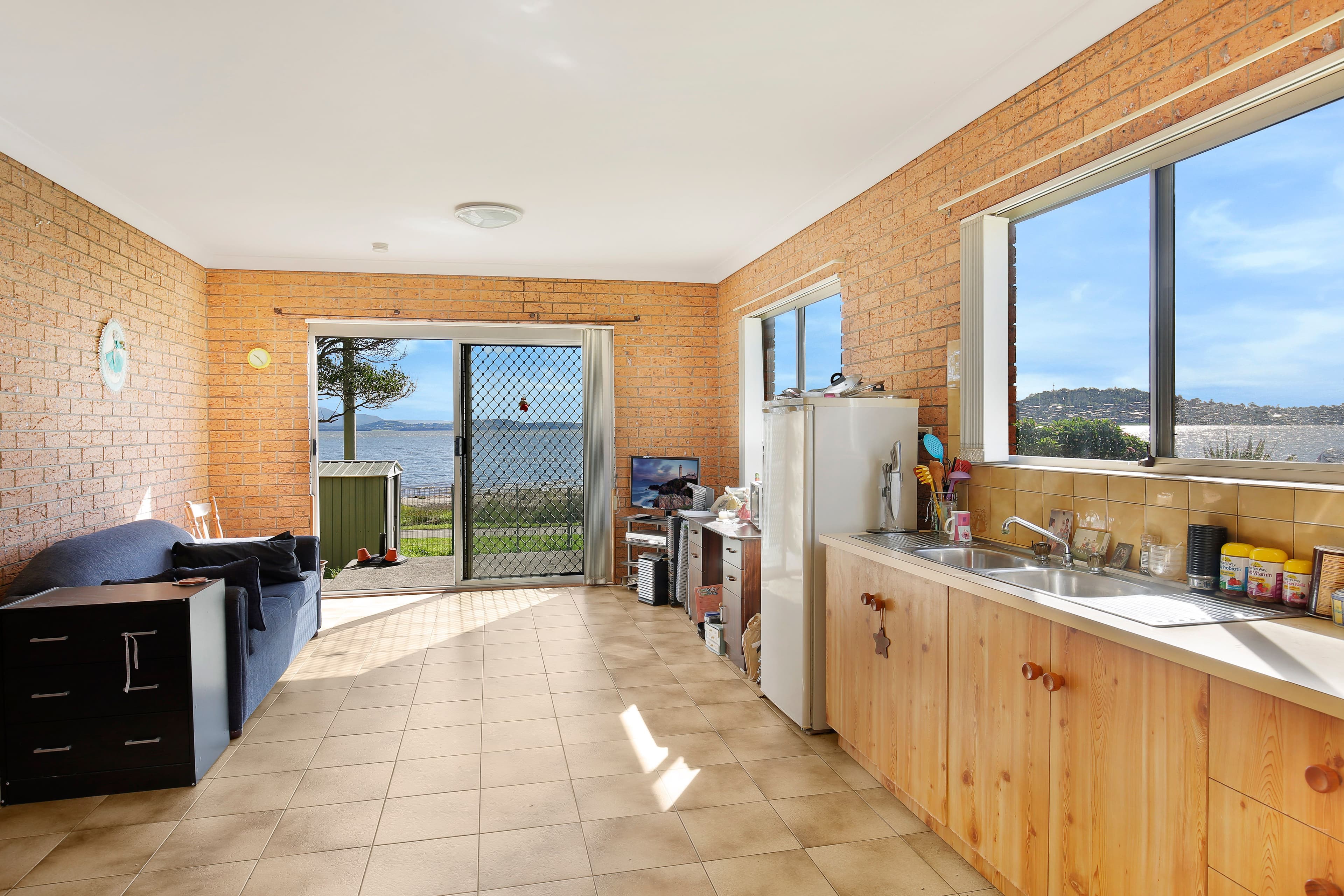 113 The Boulevarde, Oak Flats - Thumbnail 6