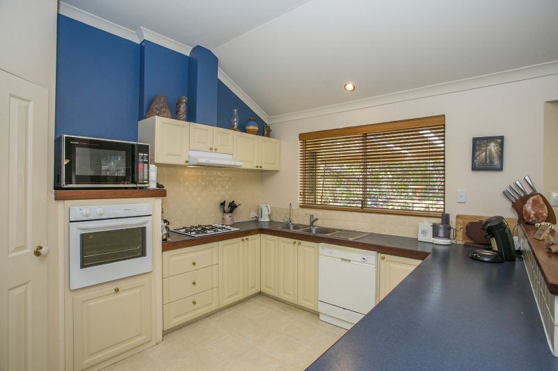 22 Davies Crescent, Gooseberry Hill WA 6076, Gooseberry Hill - Thumbnail 5