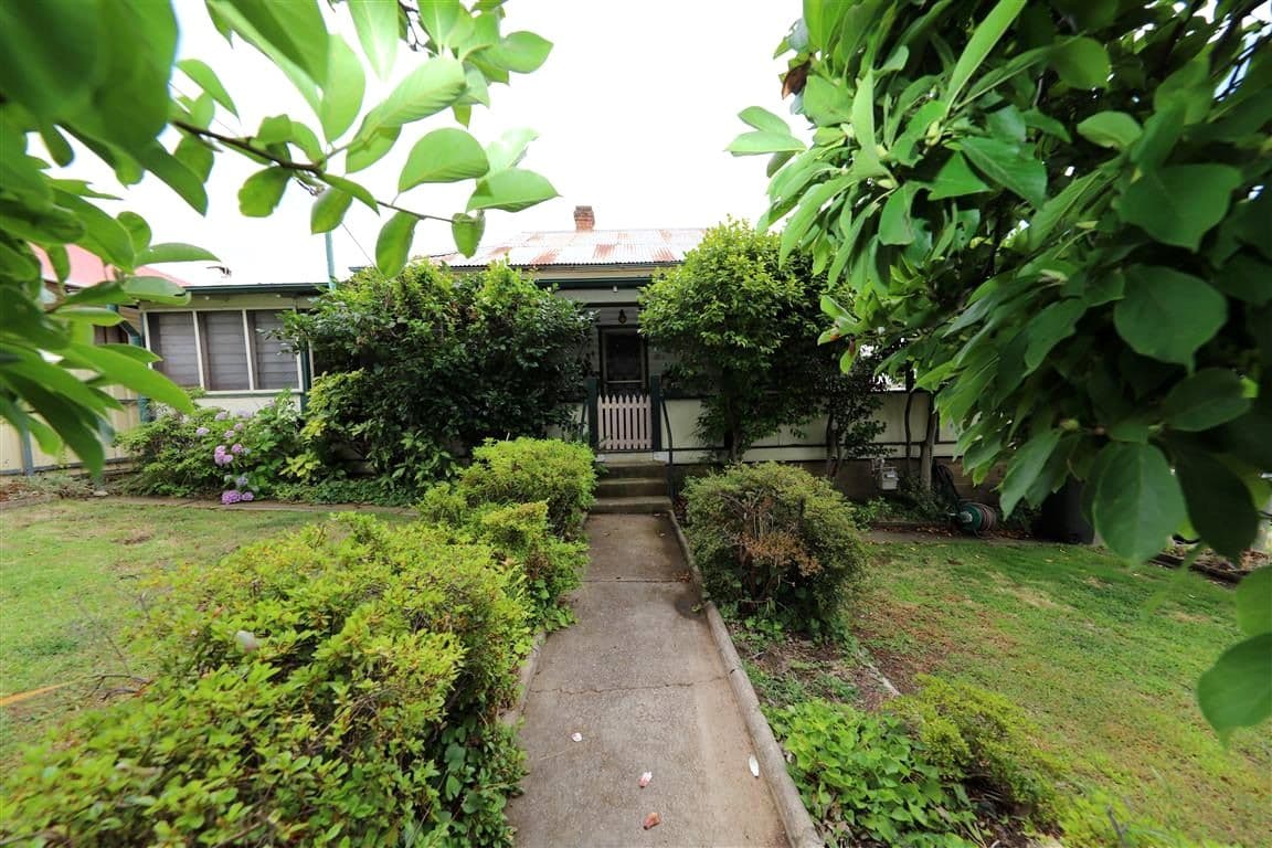 37 Richmond Street, Tumut NSW 2720, Tumut - Thumbnail 2