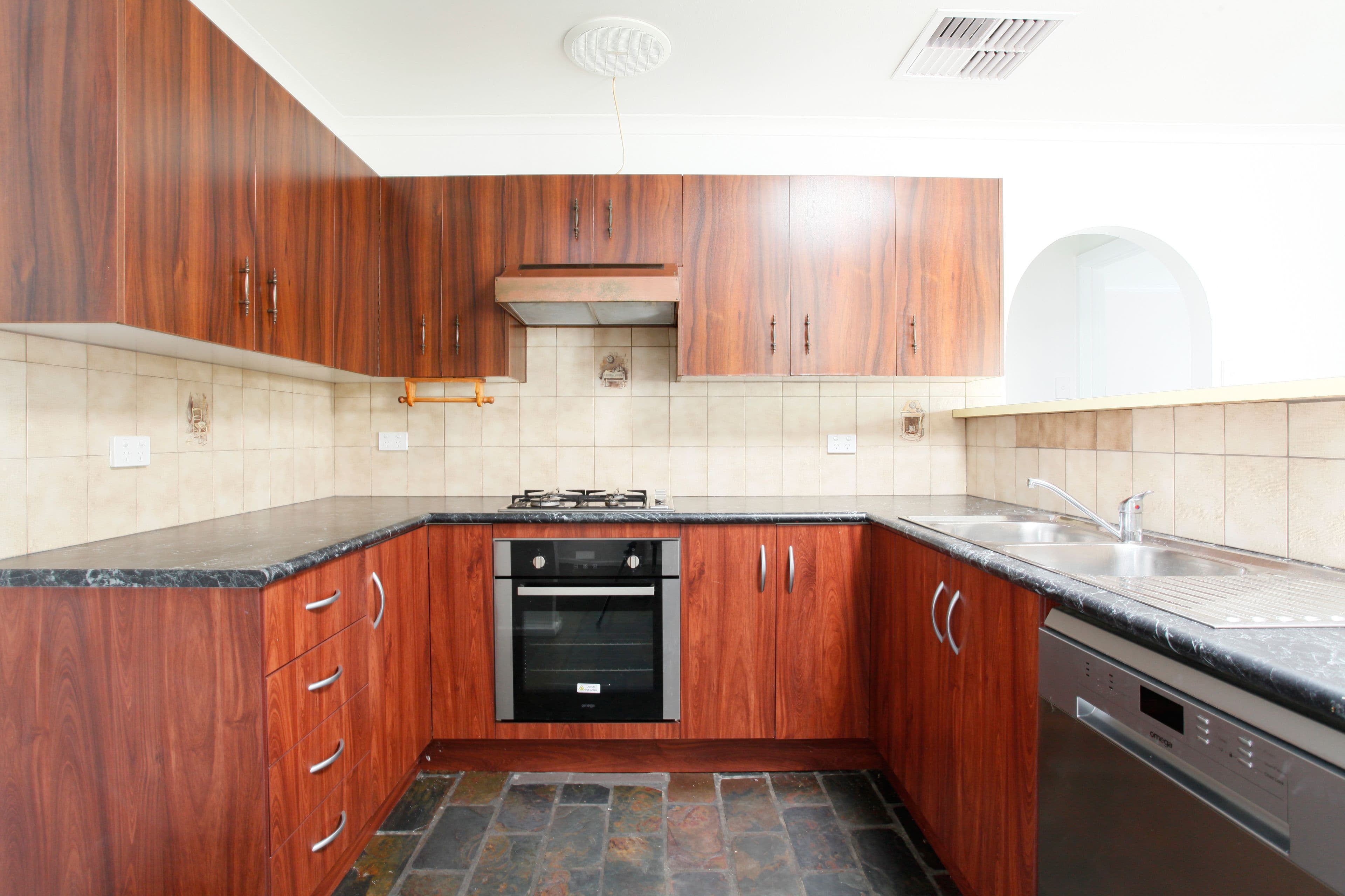 4005/2 Sovereign Point Court, Doncaster - Thumbnail 2