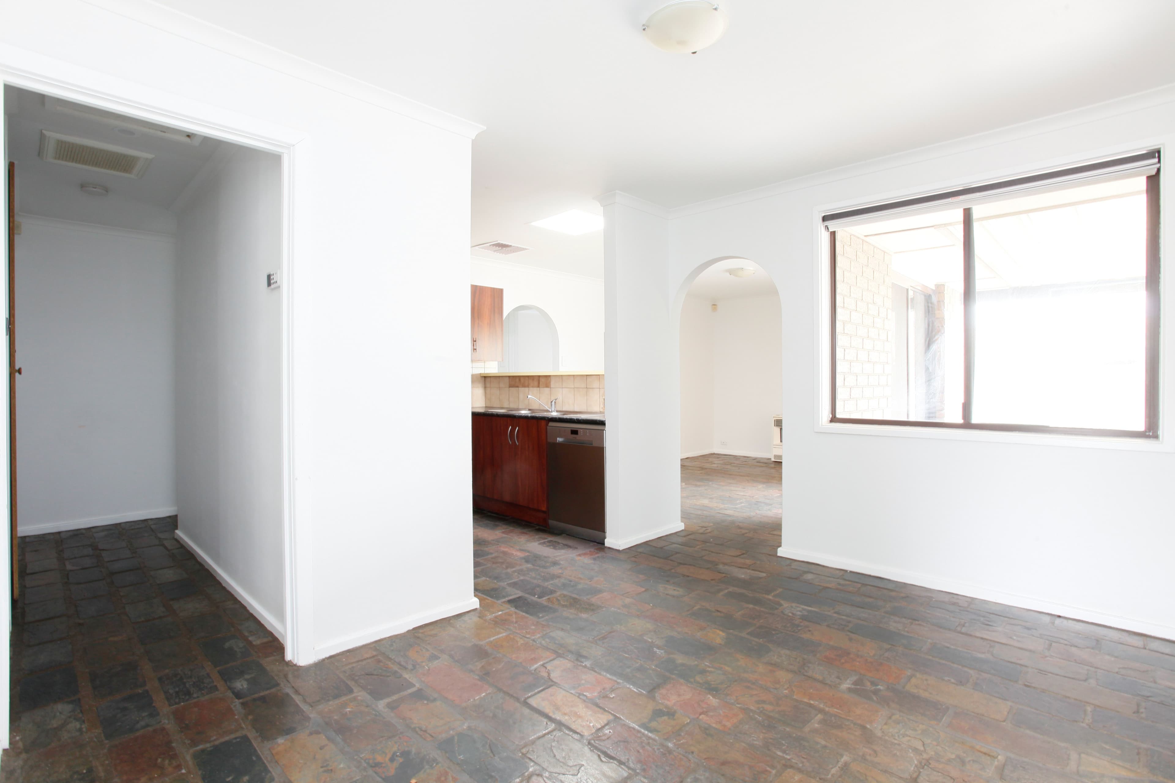 4005/2 Sovereign Point Court, Doncaster - Thumbnail 3