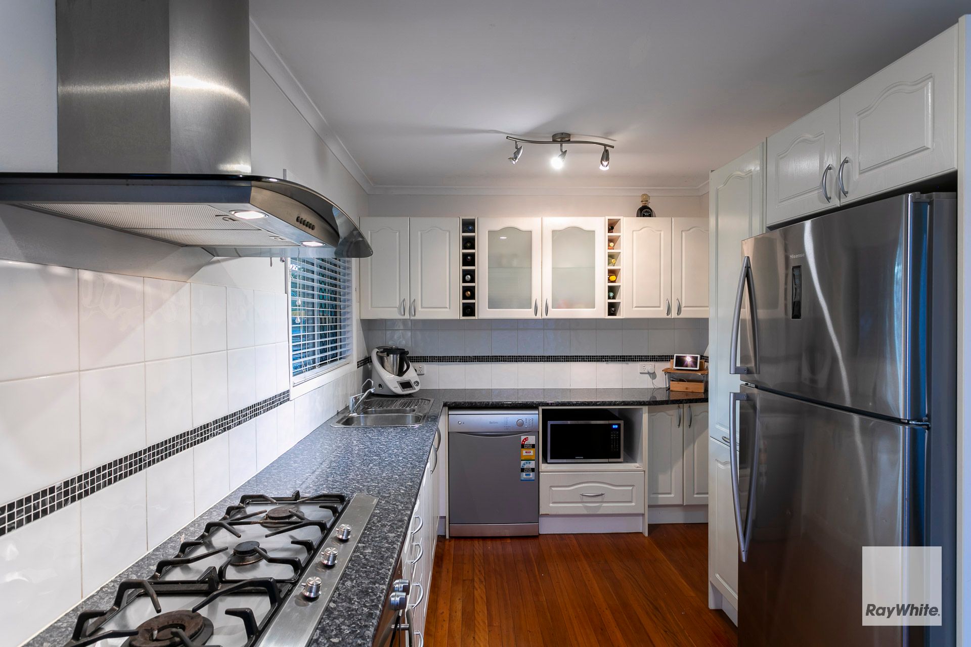 13 Carinya Street, Cleveland QLD 4163, Cleveland - Thumbnail 2