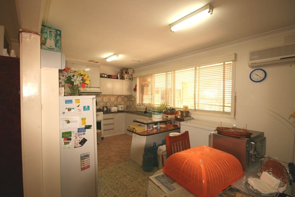 29  Errington Road, ST ALBANS VIC 3021, St Albans - Thumbnail 2
