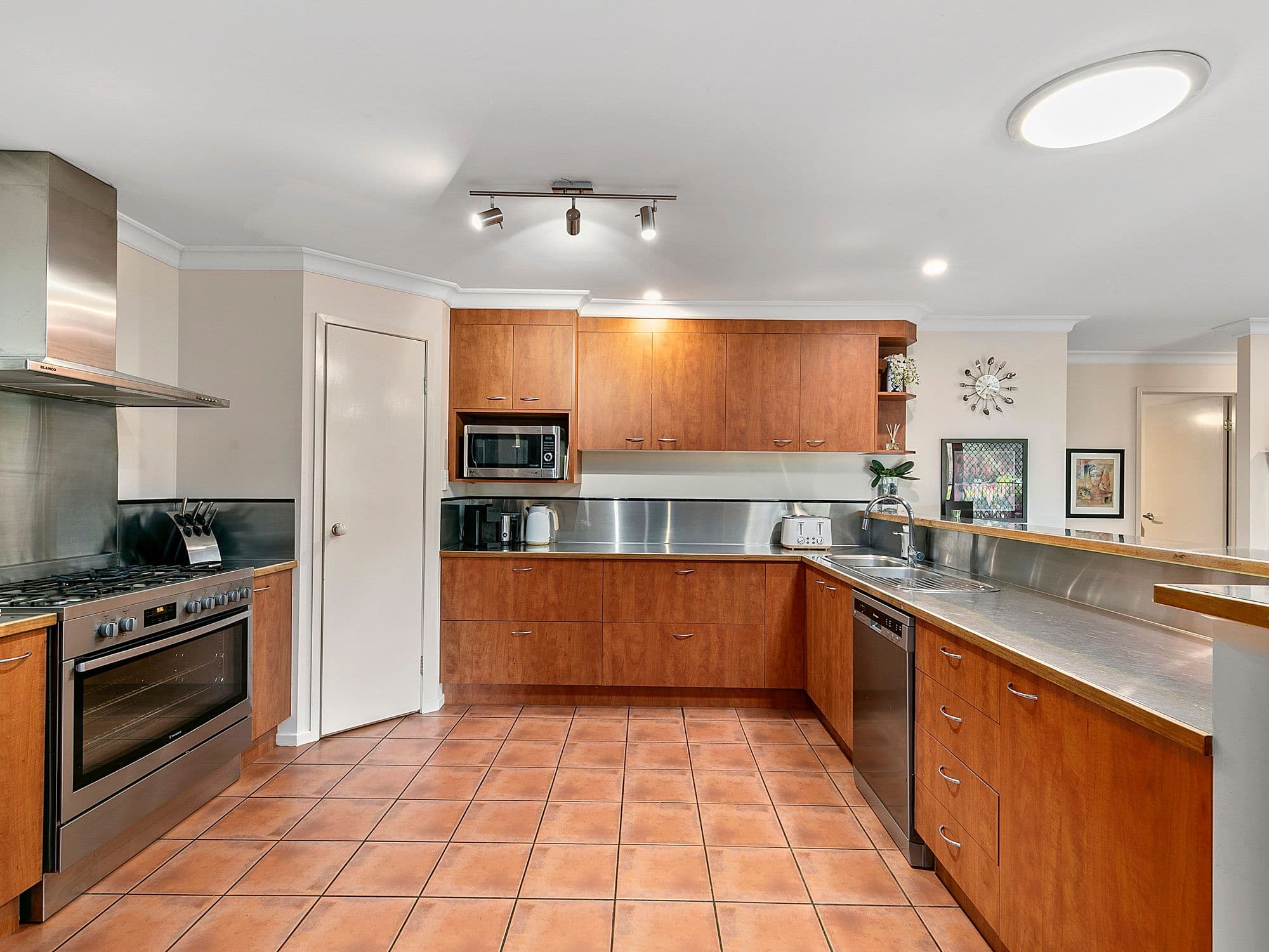 20 Wyncroft Street, Holland Park QLD 4121, Holland Park - Thumbnail 7