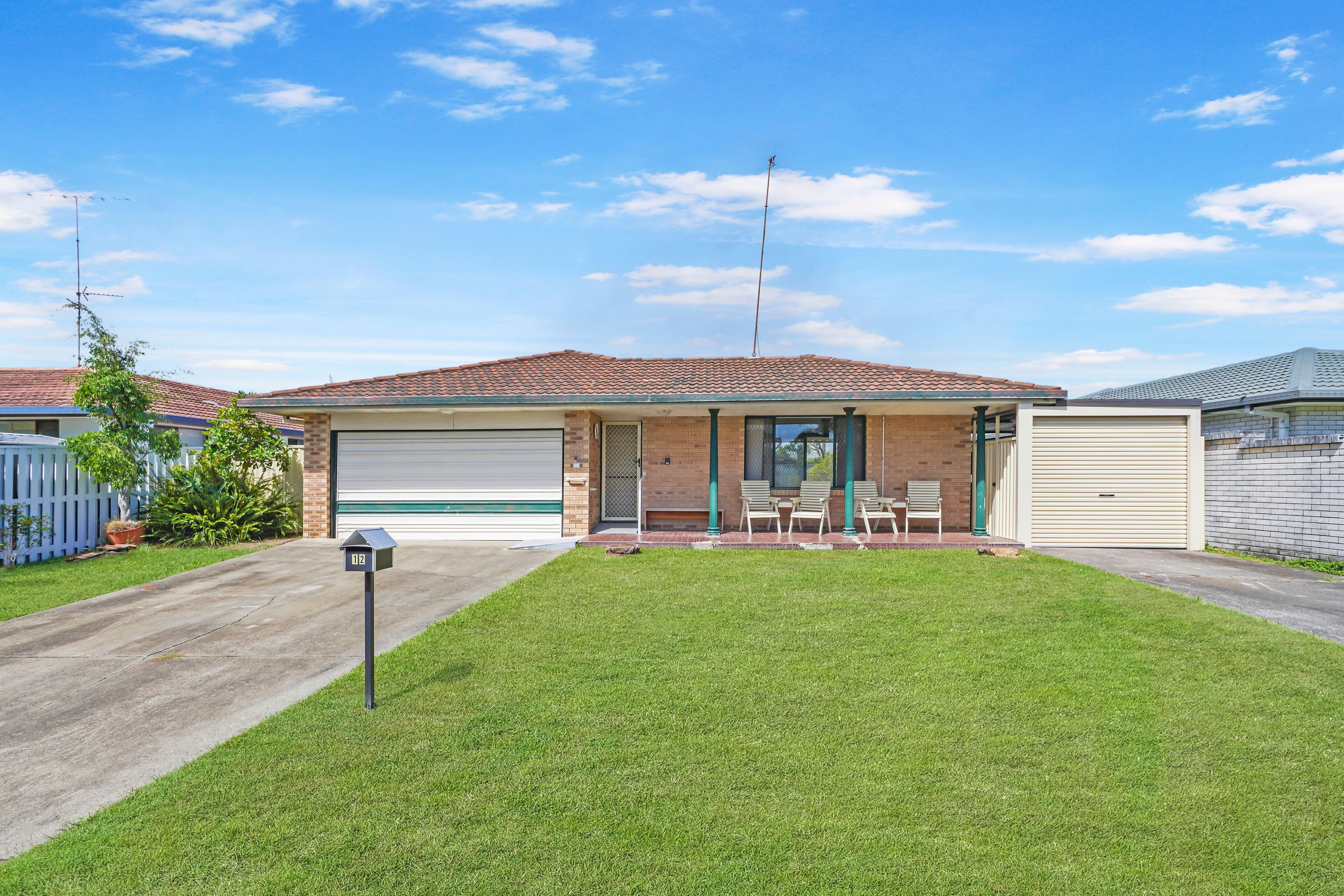 12 Bowline Road, Mermaid Waters QLD 4218, Mermaid Waters - Thumbnail 2