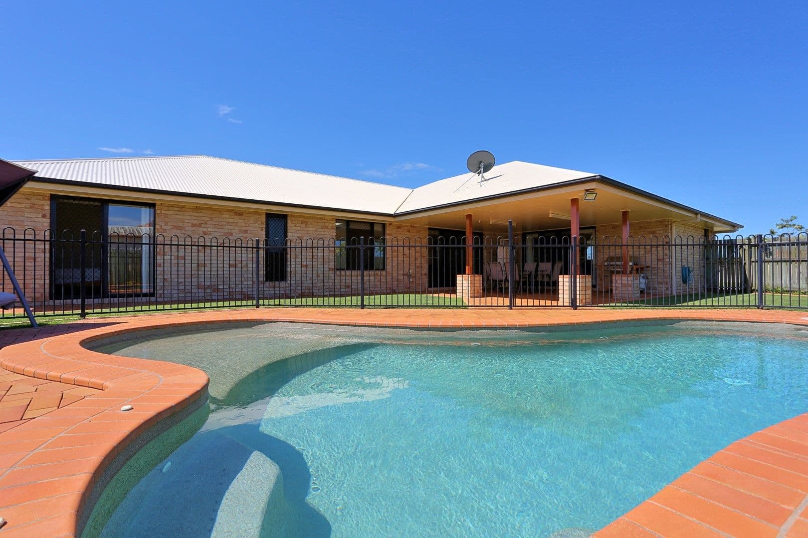 27 Chancellor Drive, AVENELL HEIGHTS QLD 4670, Avenell Heights - Thumbnail 2