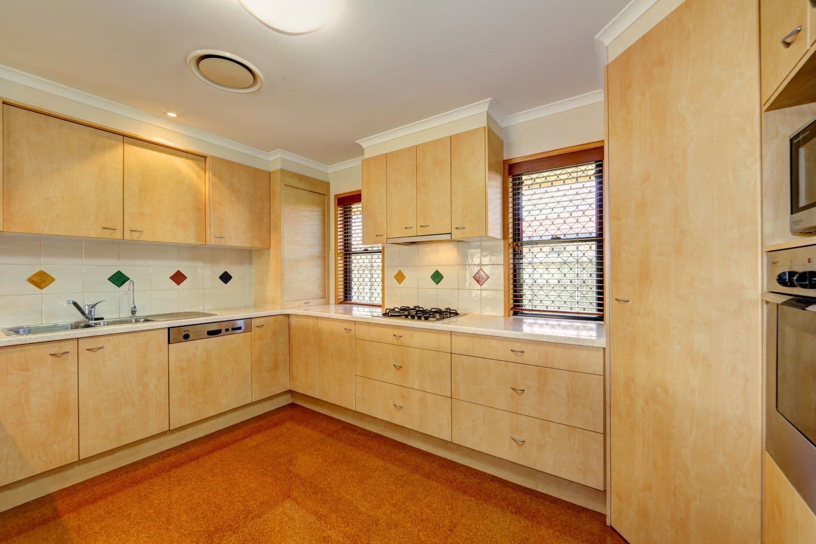 27 Chancellor Drive, AVENELL HEIGHTS QLD 4670, Avenell Heights - Thumbnail 8