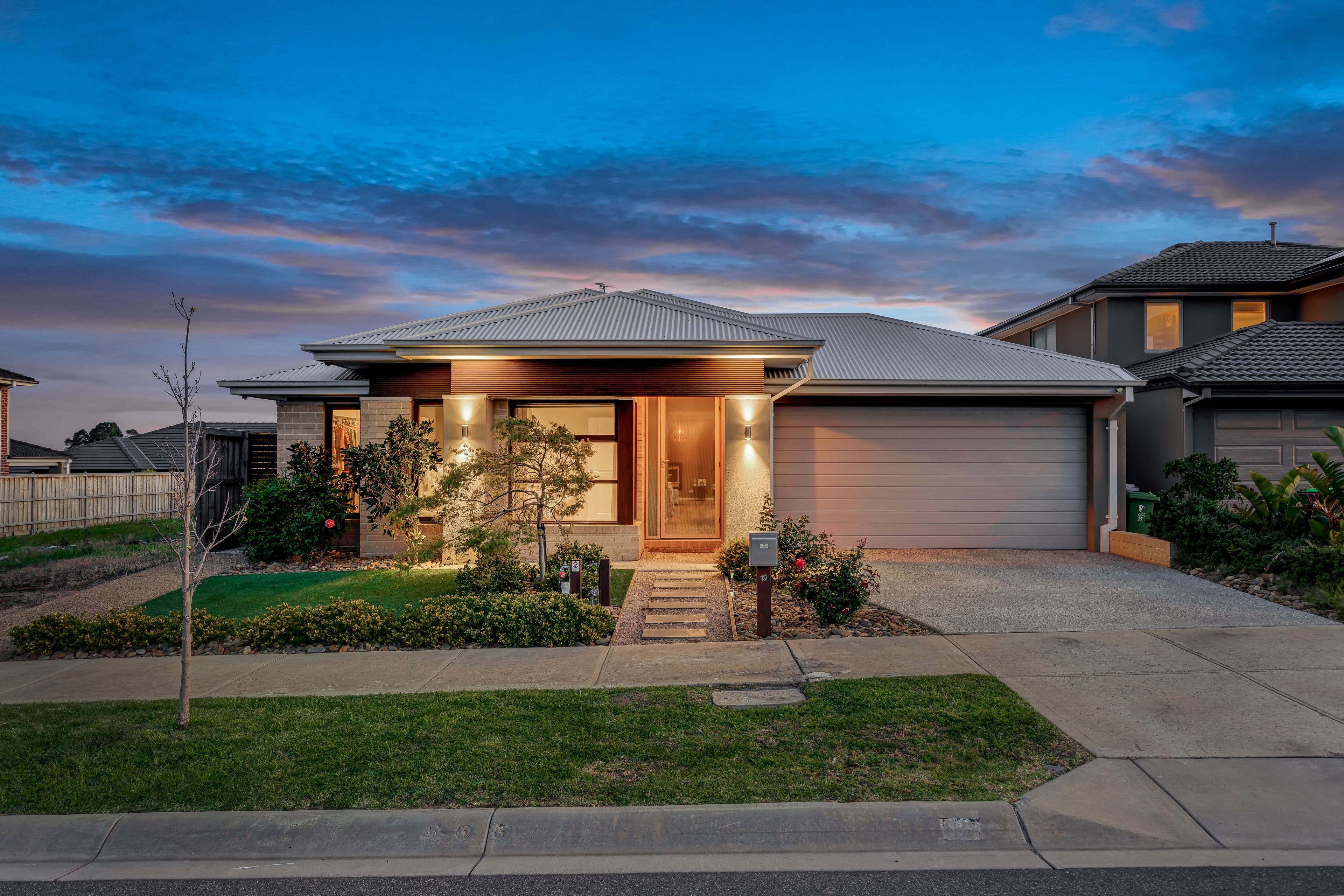 19 Sikes Road, Clyde North VIC 3978, Clyde North - Image 1