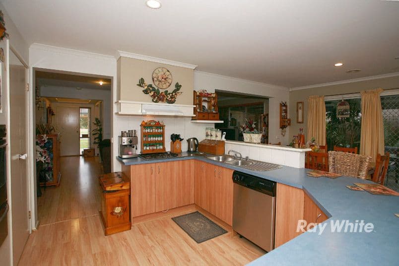 46 Central Parkway, CRANBOURNE VIC 3977, Cranbourne West - Thumbnail 3