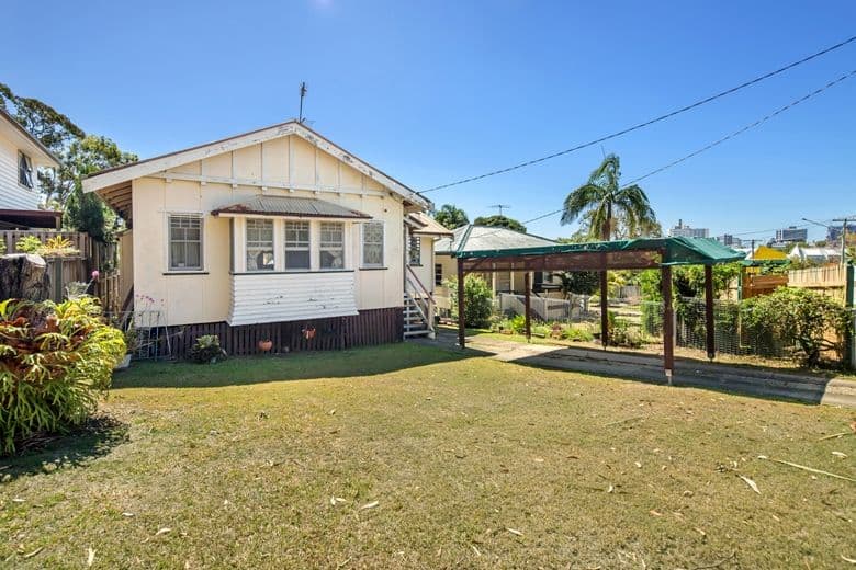 14 Egerton Street, SOUTHPORT QLD 4215, Southport - Thumbnail 2