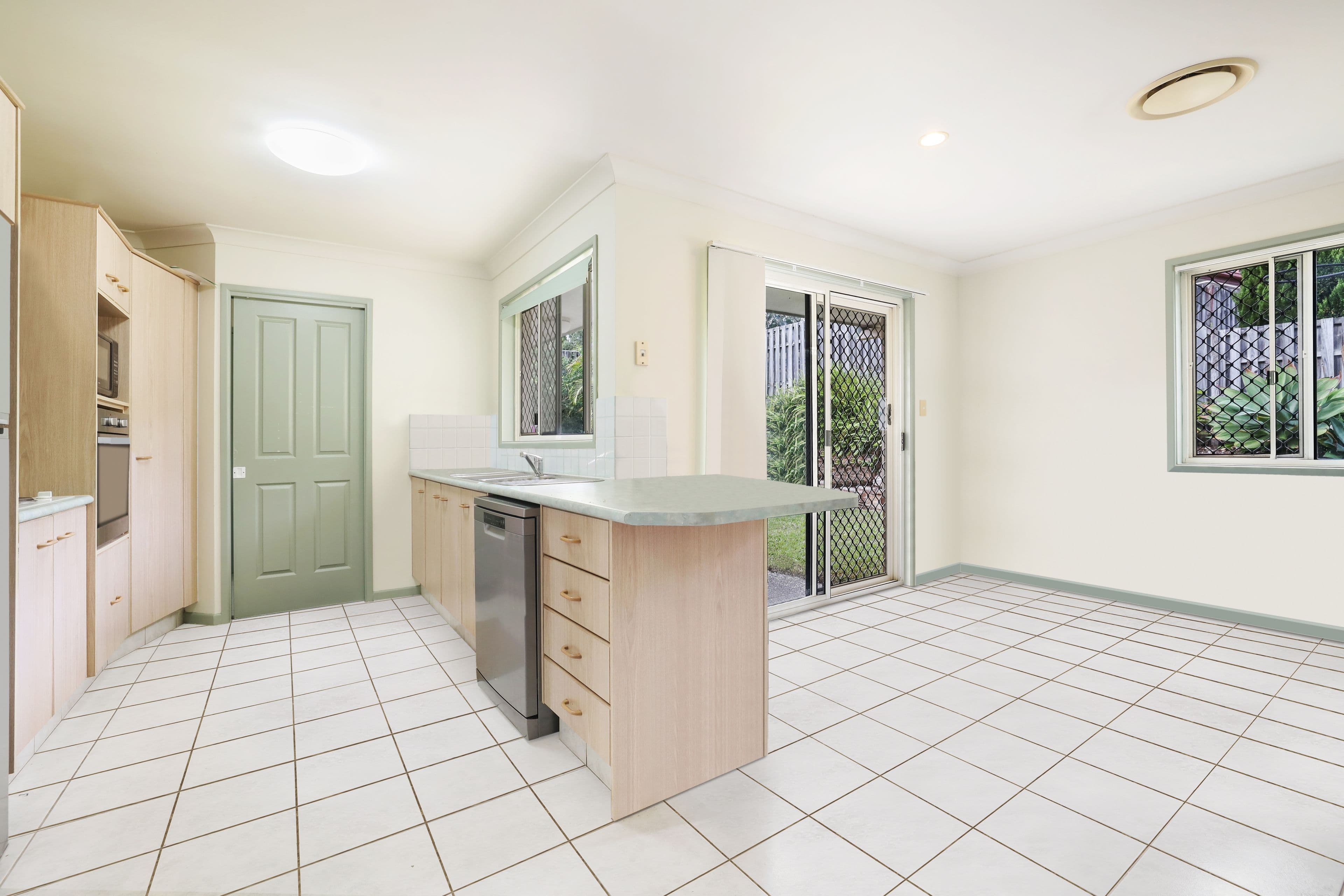 8 Swanton Drive, Mudgeeraba QLD 4213, Mudgeeraba - Thumbnail 2