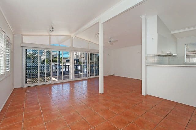 94 Albatross Avenue, MERMAID BEACH QLD 4218, Mermaid Beach - Thumbnail 2