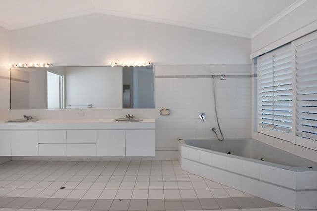 94 Albatross Avenue, MERMAID BEACH QLD 4218, Mermaid Beach - Thumbnail 4