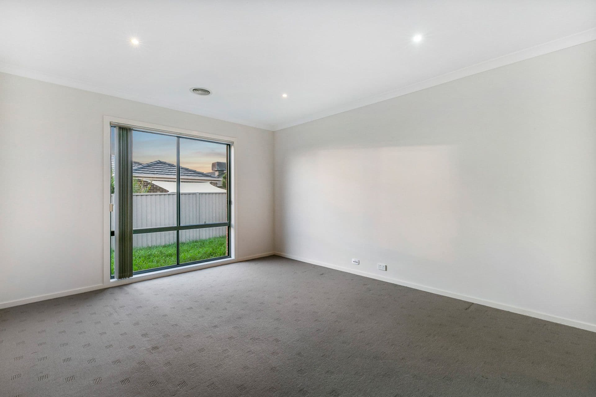 14 Hood Place, Pakenham VIC 3810, Pakenham - Thumbnail 5