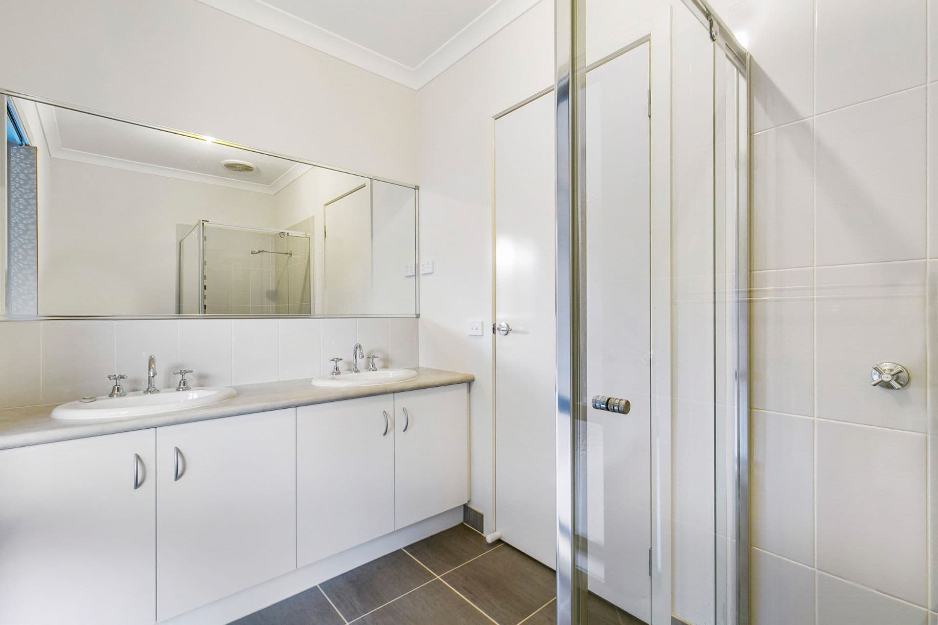 14 Hood Place, Pakenham VIC 3810, Pakenham - Thumbnail 7