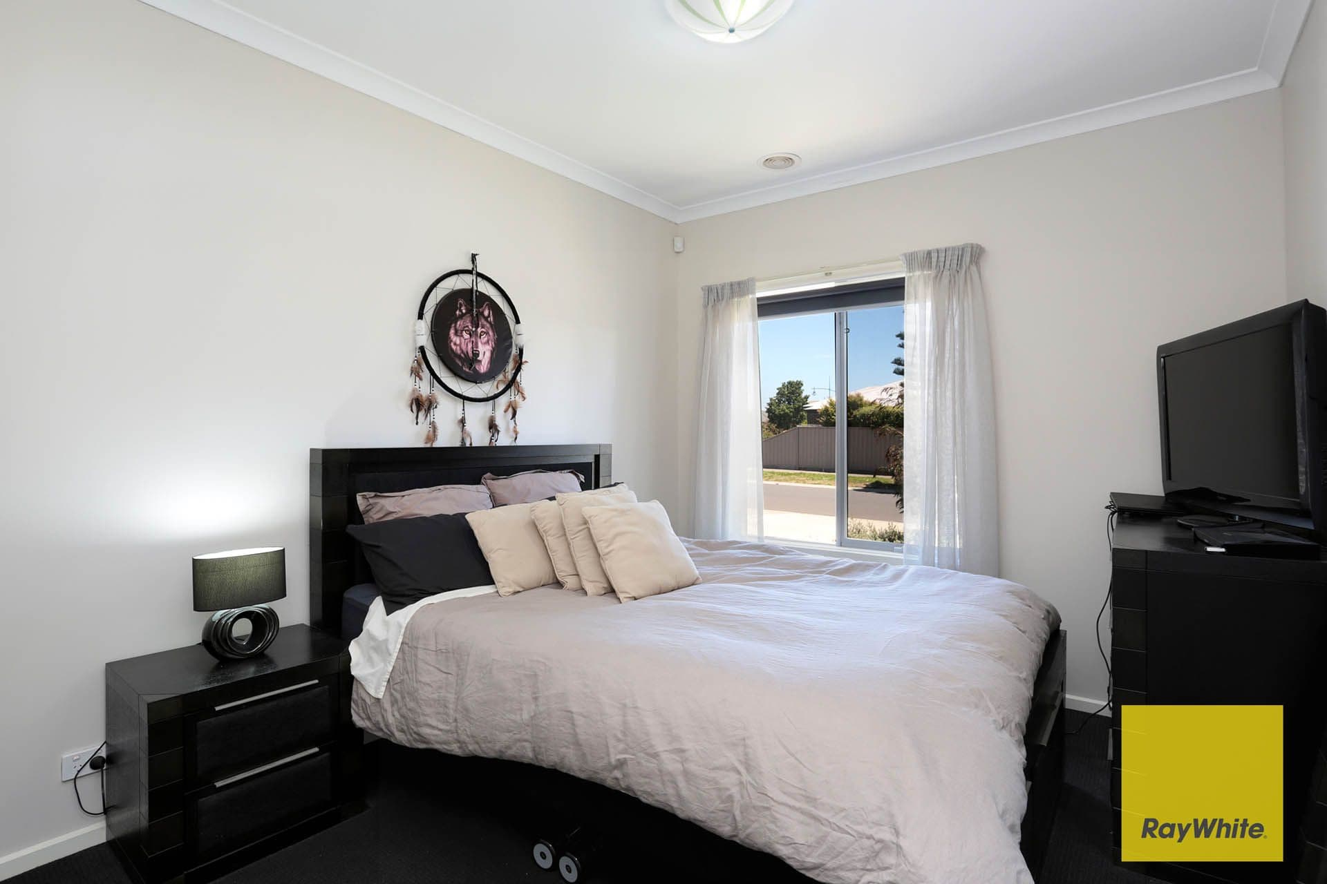 35 La Rochelle Boulevard, Point Cook VIC 3030, Point Cook - Thumbnail 5