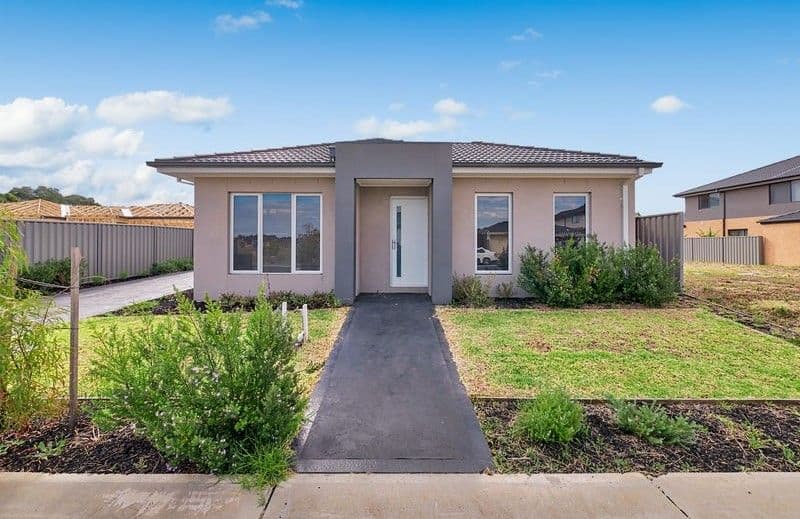 10 Godfrey Avenue, Cranbourne East VIC 3977, Cranbourne East - Image 1