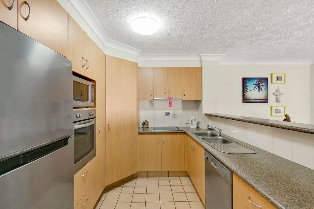16 Sykes Court, Southport QLD 4215, Southport - Thumbnail 4