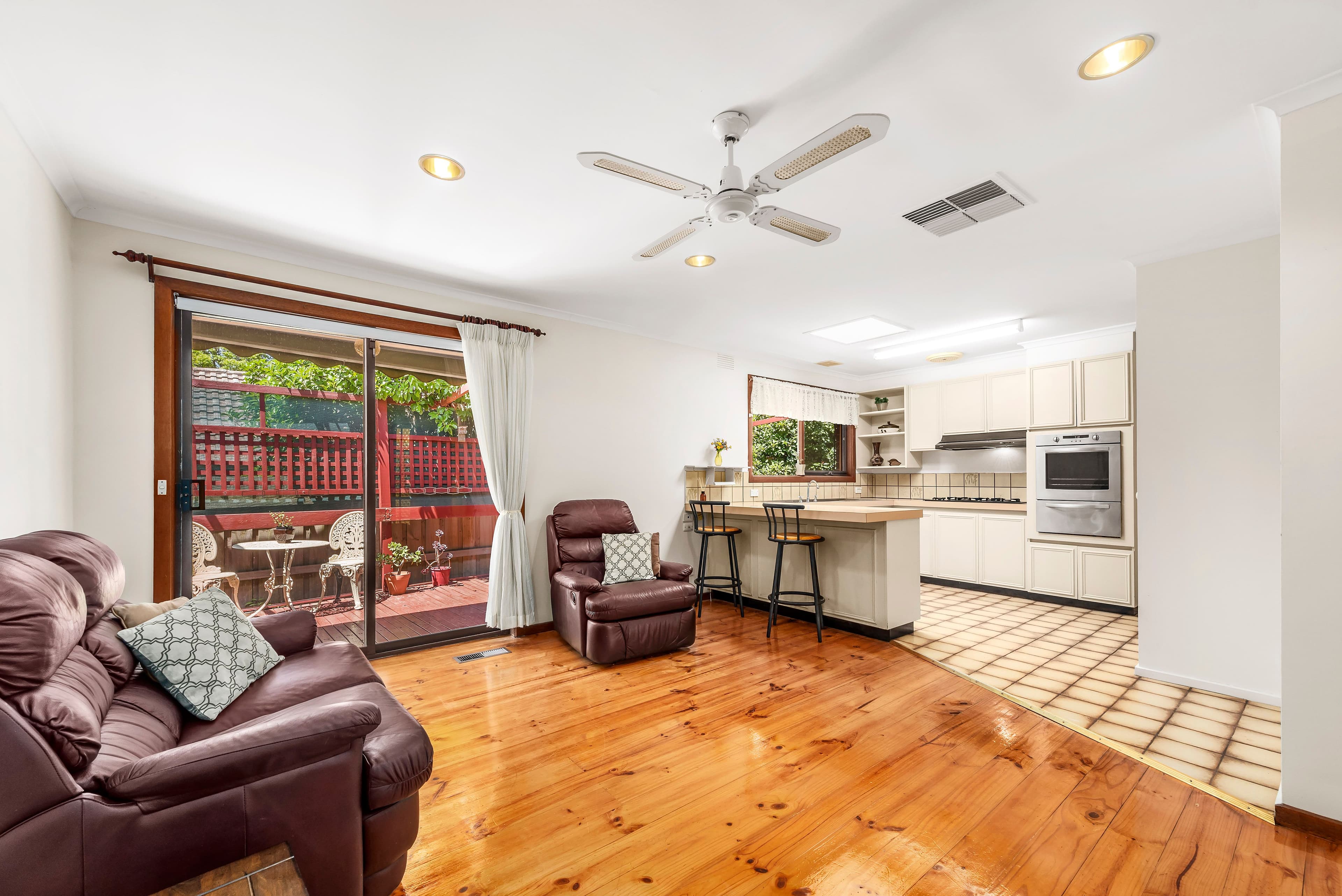 11 Old Orchard Drive, Wantirna South VIC 3152, Wantirna South - Thumbnail 2