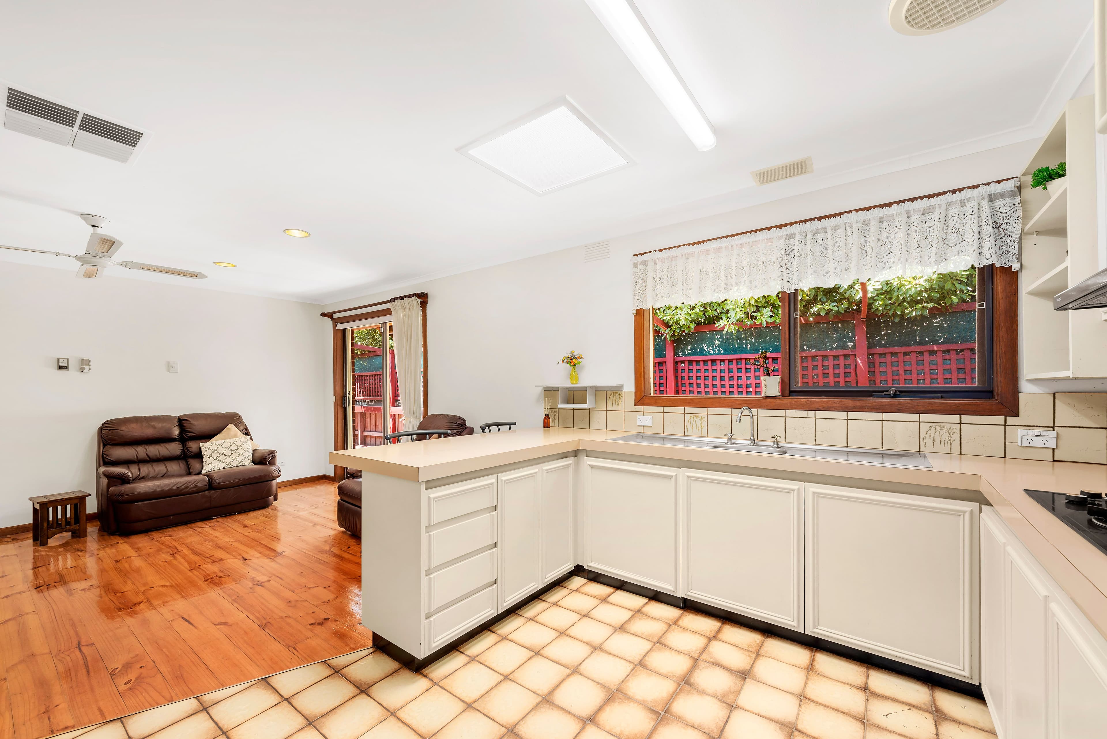 11 Old Orchard Drive, Wantirna South VIC 3152, Wantirna South - Thumbnail 4