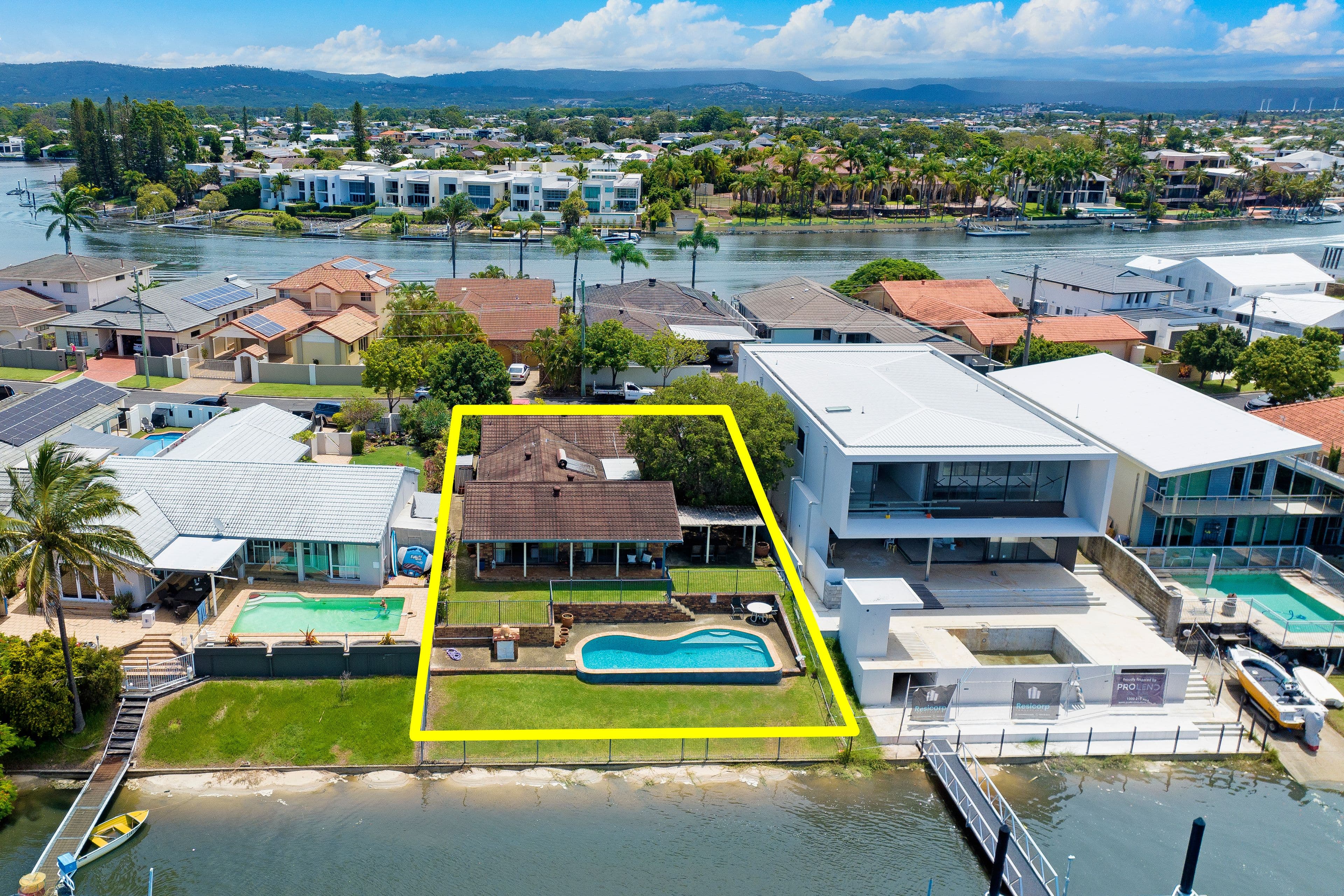 33 Sophie Avenue, Broadbeach Waters QLD 4218, Broadbeach Waters - Thumbnail 3