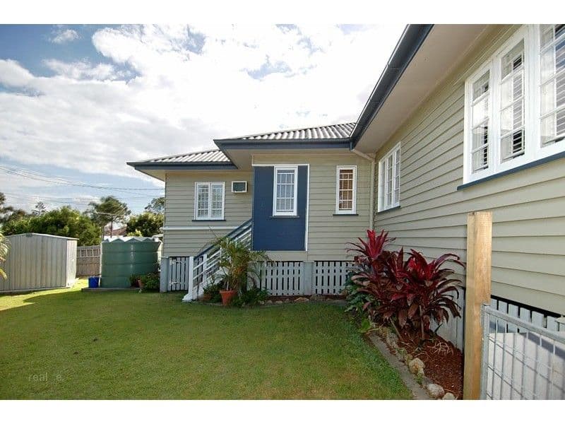 1 Chesterfield Street, WAVELL HEIGHTS QLD 4012, Wavell Heights - Thumbnail 2