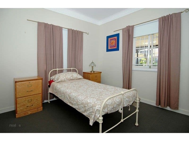 1 Chesterfield Street, WAVELL HEIGHTS QLD 4012, Wavell Heights - Thumbnail 8