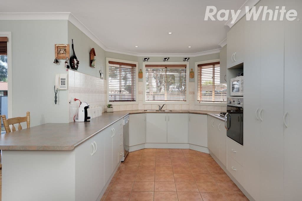 1 Allamanda Court, South Morang VIC 3752, South Morang - Thumbnail 3