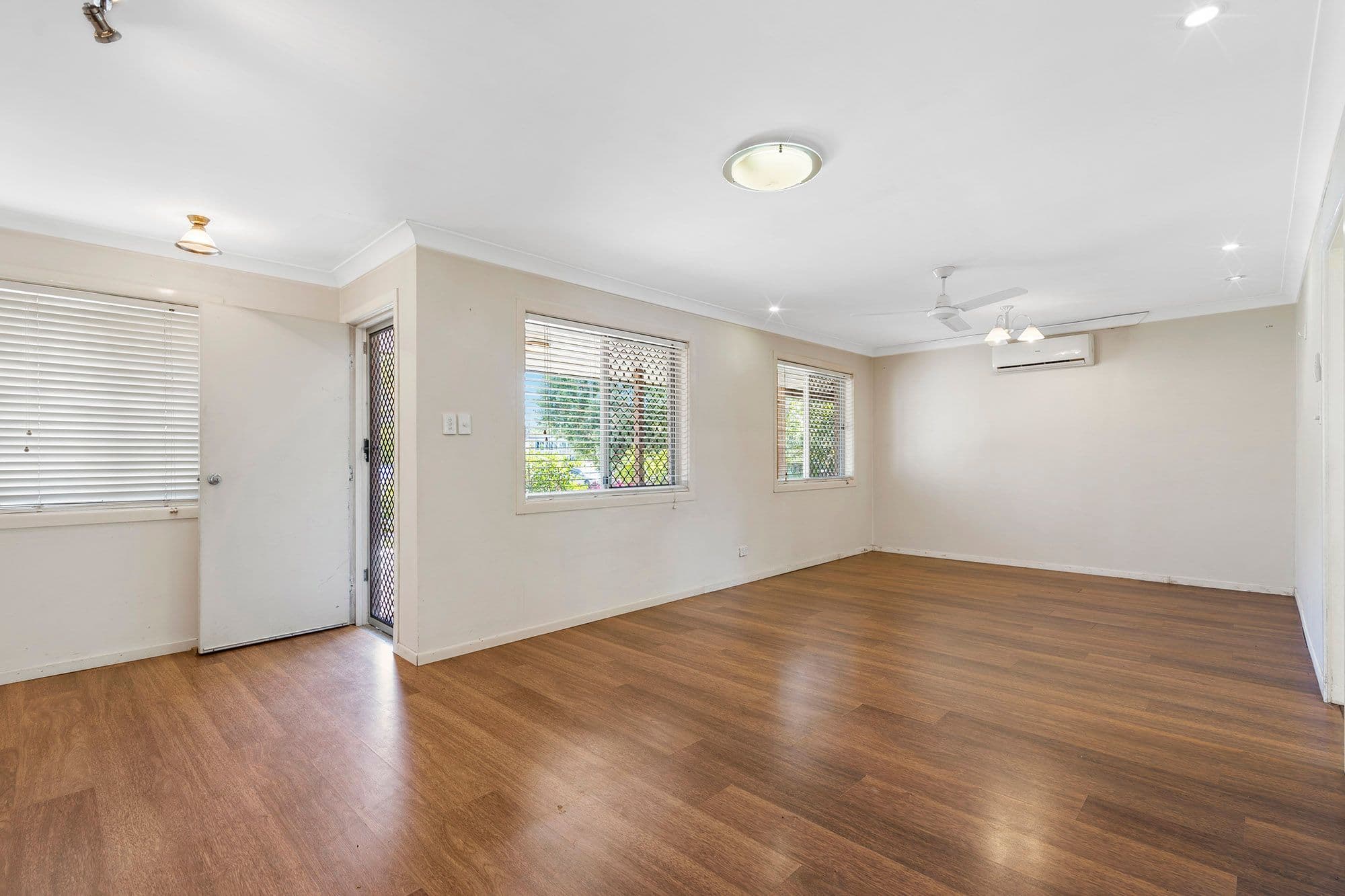 4 Surman Street, Loganlea QLD 4131, Loganlea - Thumbnail 2
