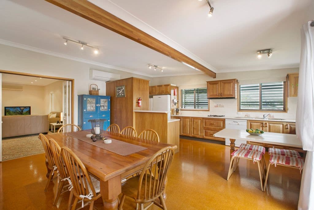 6 Elliot Street, NORMAN PARK QLD 4170, Norman Park - Image 1