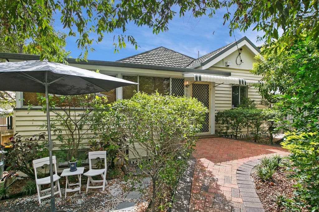 6 Elliot Street, NORMAN PARK QLD 4170, Norman Park - Thumbnail 2
