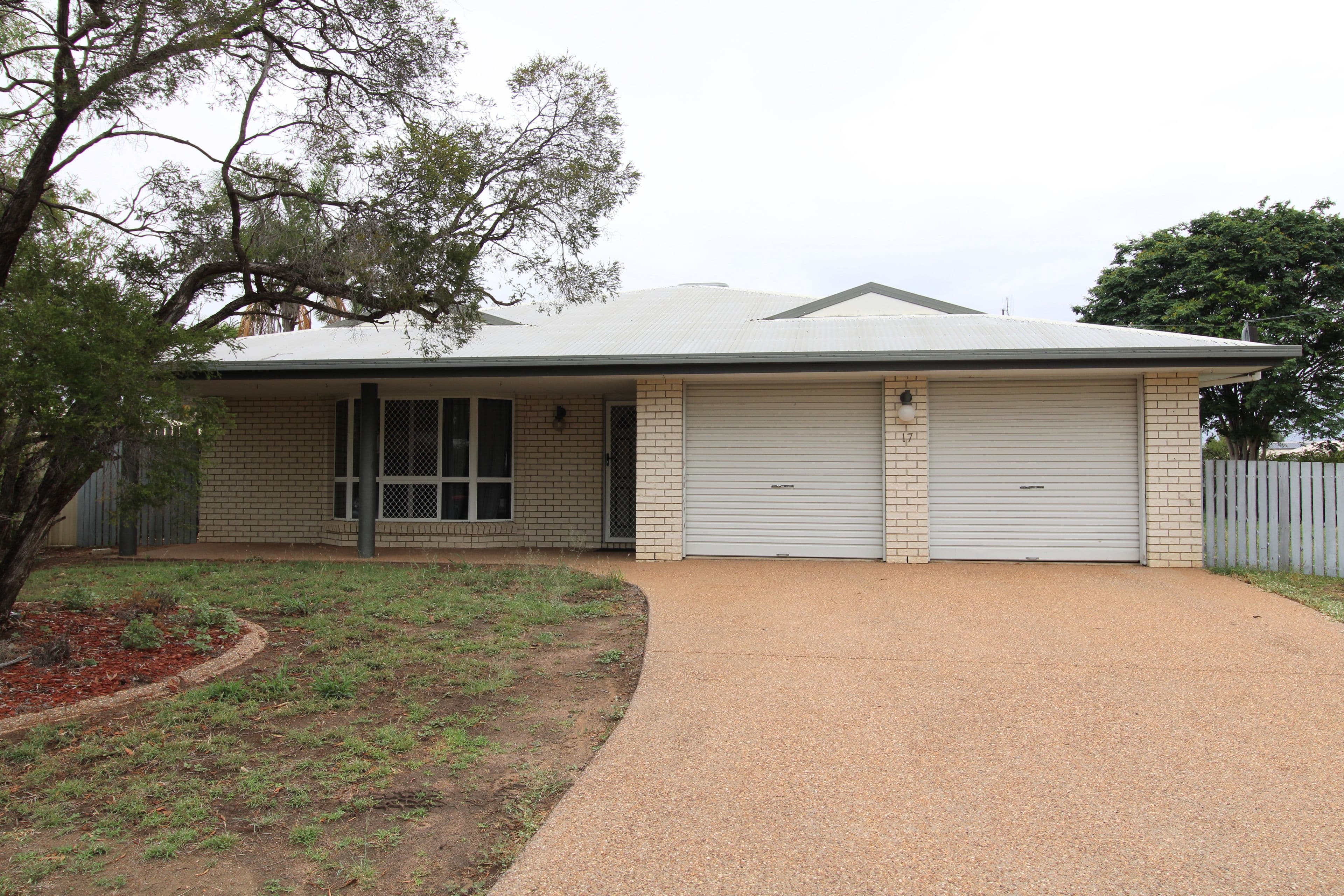17 Cowan Crescent, Emerald QLD 4720, Emerald - Image 1
