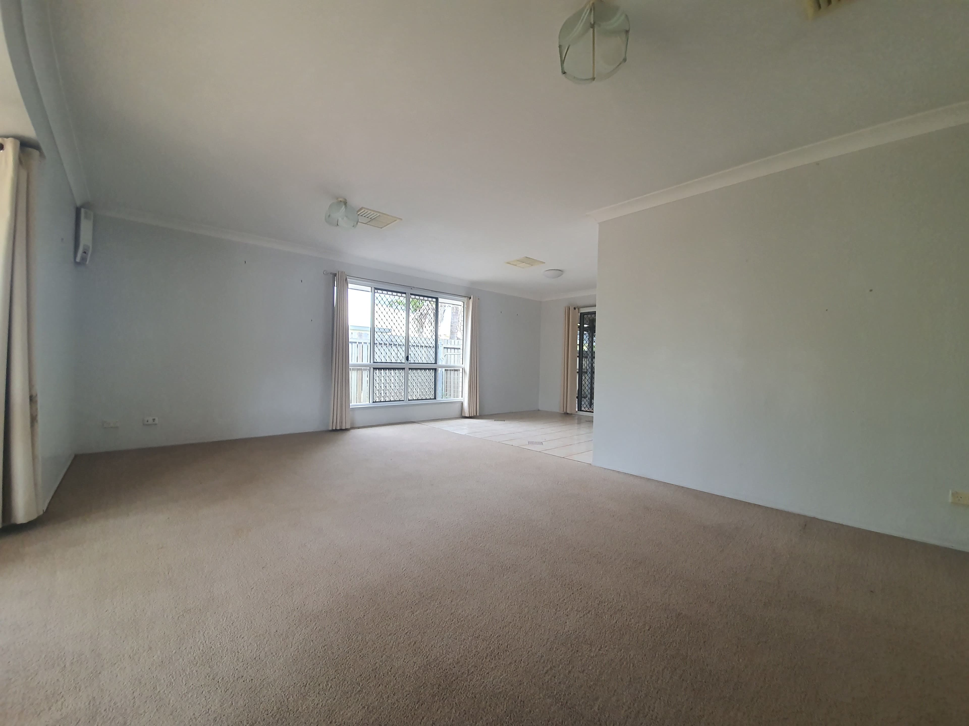 17 Cowan Crescent, Emerald QLD 4720, Emerald - Thumbnail 3