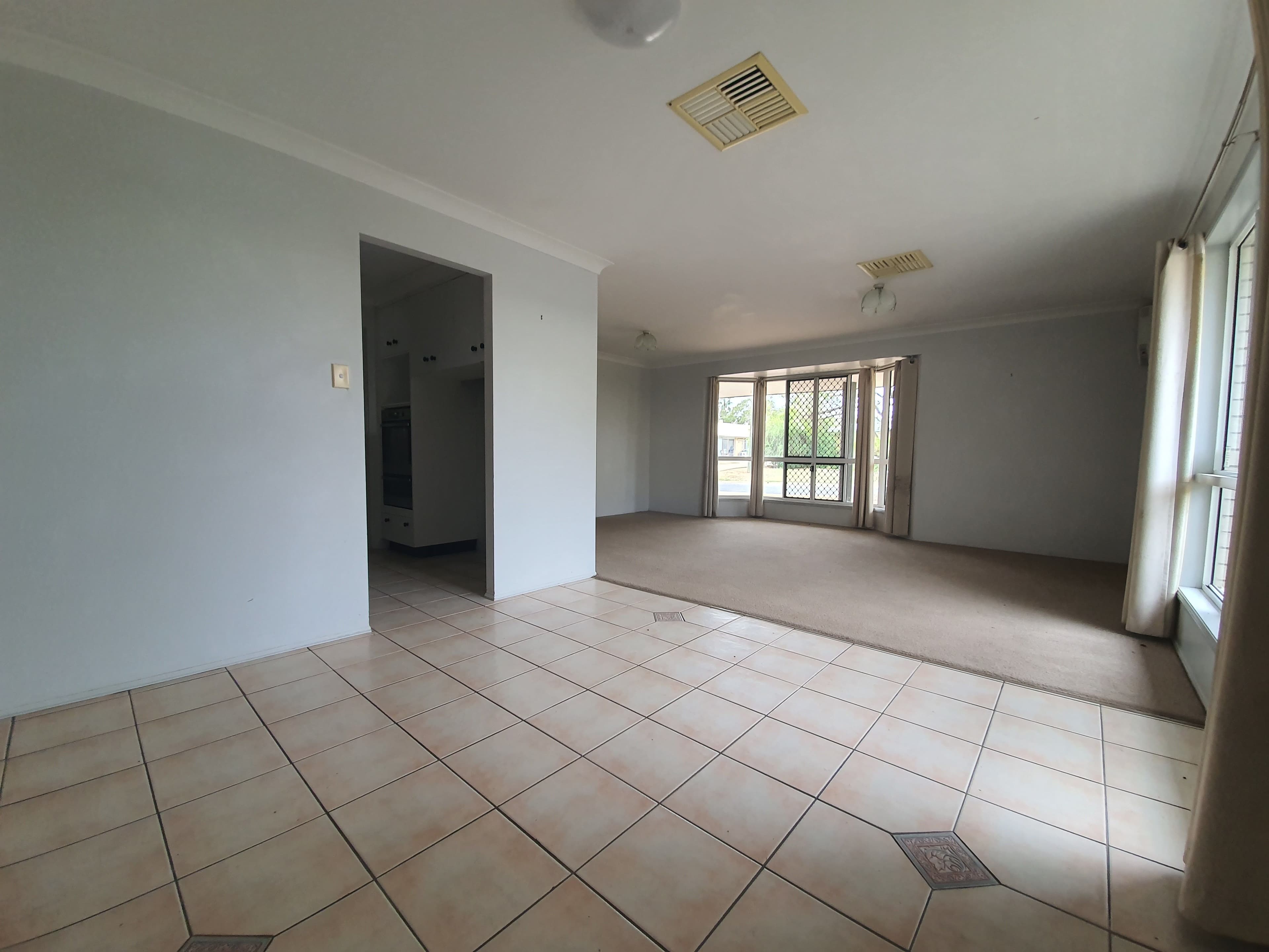 17 Cowan Crescent, Emerald QLD 4720, Emerald - Thumbnail 4