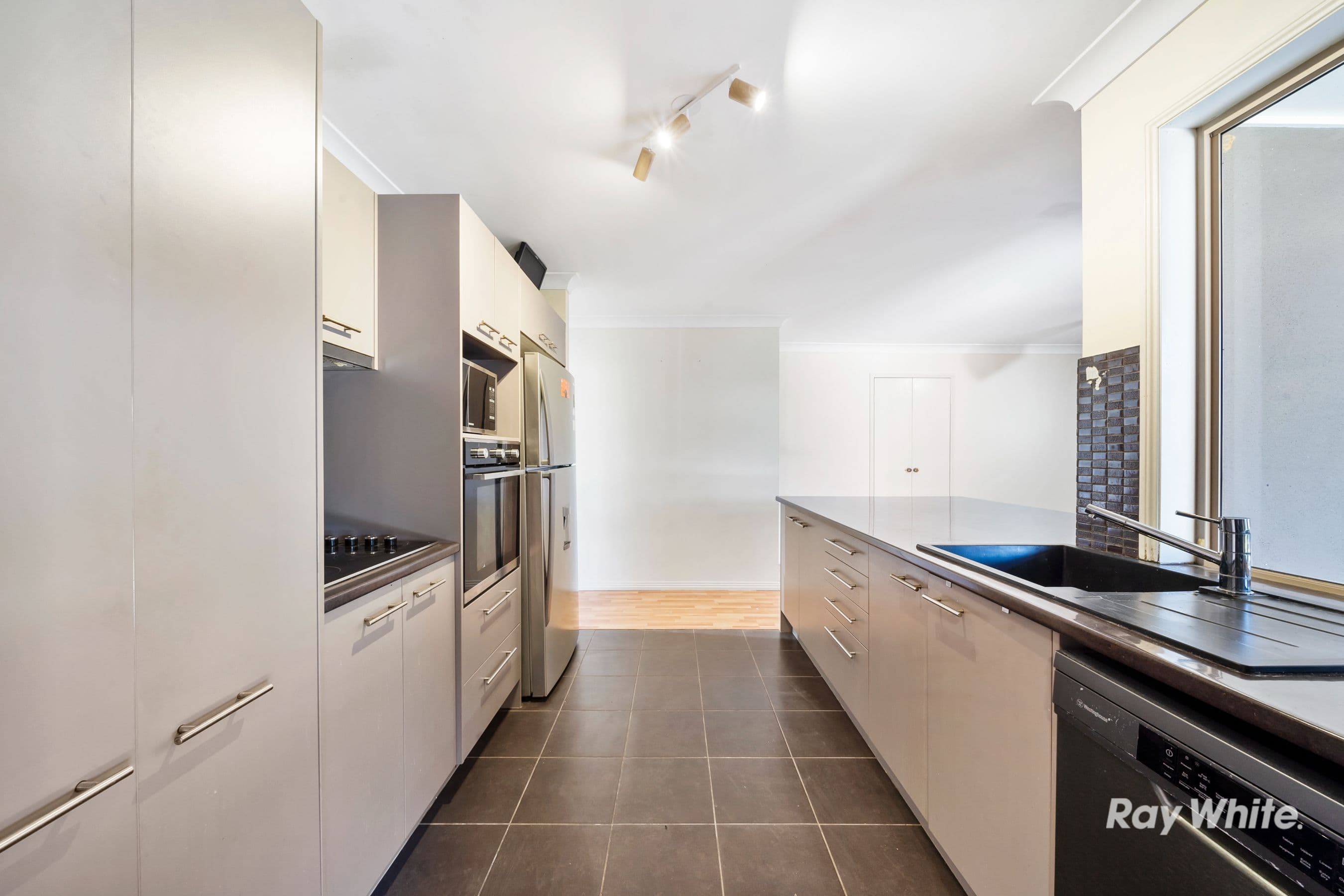 31 Redgum Drive, Regents Park QLD 4118, Regents Park - Thumbnail 4