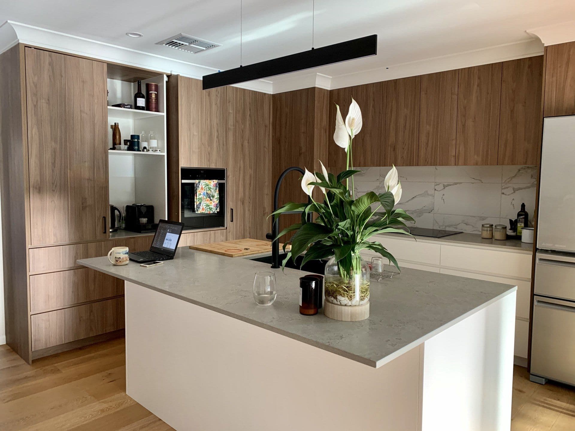 10 Nealdon Street, Holland Park QLD 4121, Holland Park - Thumbnail 2