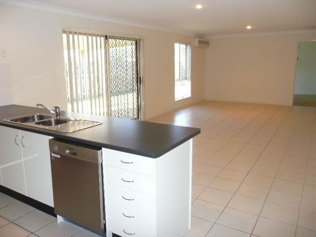 9 Taske Rise, PACIFIC PINES QLD 4211, Pacific Pines - Thumbnail 3